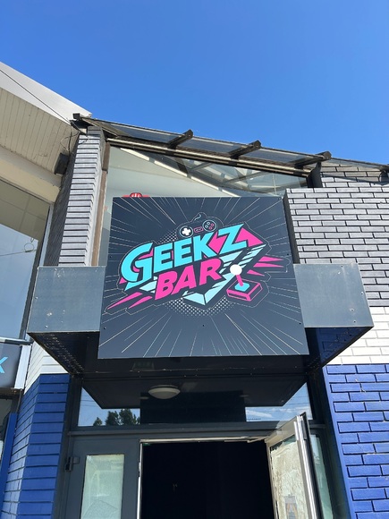 Geek Z Bar